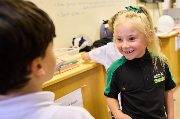 Young Badger girl smiling at Sett meeting.