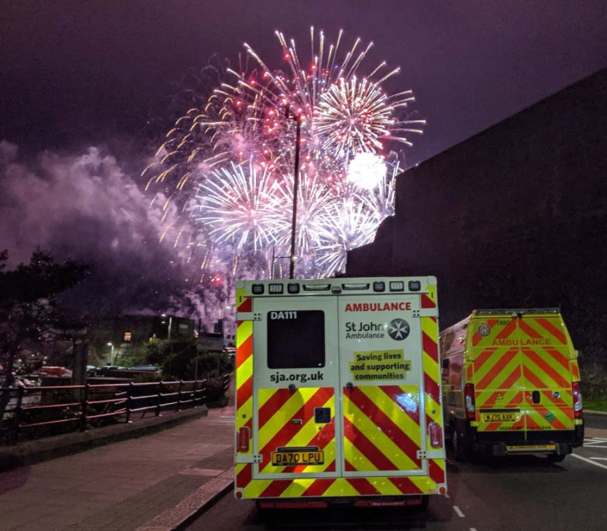 MAN TSE ambulances fireworks02.jpg